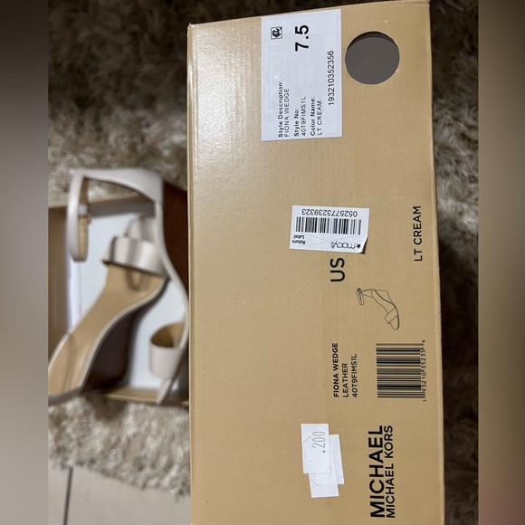 Michael Kors Light Biege Wedges women’s size 7 1/2 - Picture 3 of 3